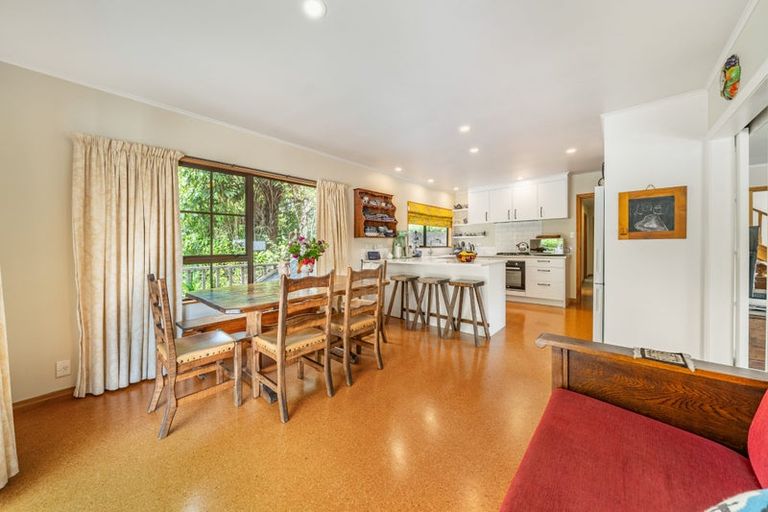 Photo of property in 16 Jocelyn Crescent, Pinehaven, Upper Hutt, 5019