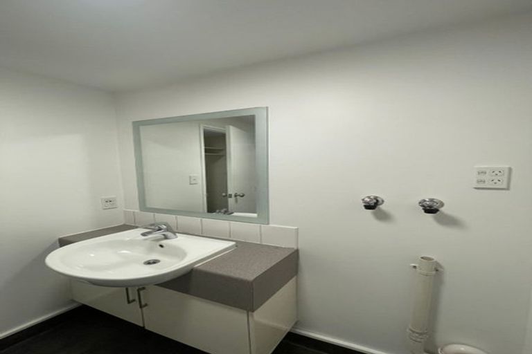 Photo of property in Cintra Apartments, 7l/3 Whitaker Place, Grafton, Auckland, 1010