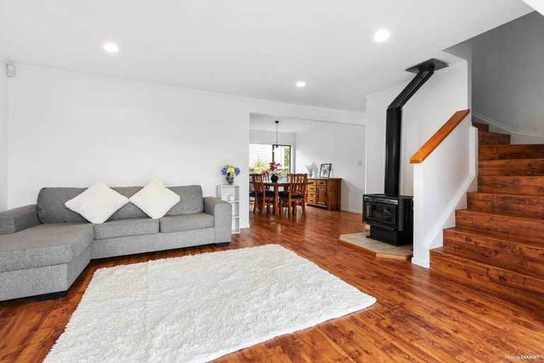 Photo of property in 1/10 Thomas Rea Place, Te Atatu South, Auckland, 0610