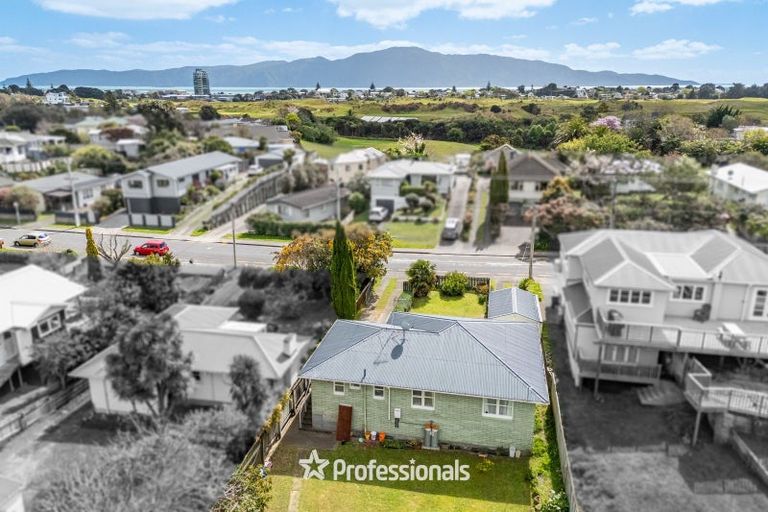Photo of property in 10 Gray Avenue, Paraparaumu Beach, Paraparaumu, 5032