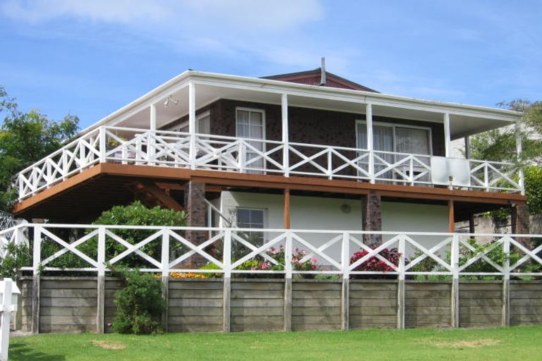 Photo of property in 13 Huntly Road, Campbells Bay, Auckland, 0630