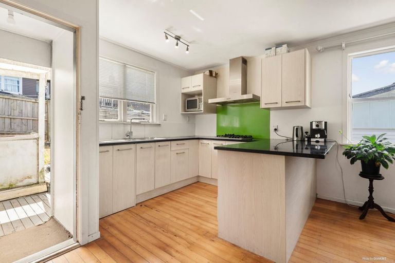 Photo of property in 31 Tomo Street, New Lynn, Auckland, 0600