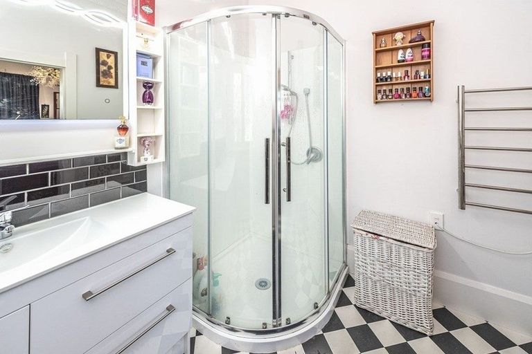 Photo of property in 9 Great North Road, Saint Johns Hill, Whanganui, 4501