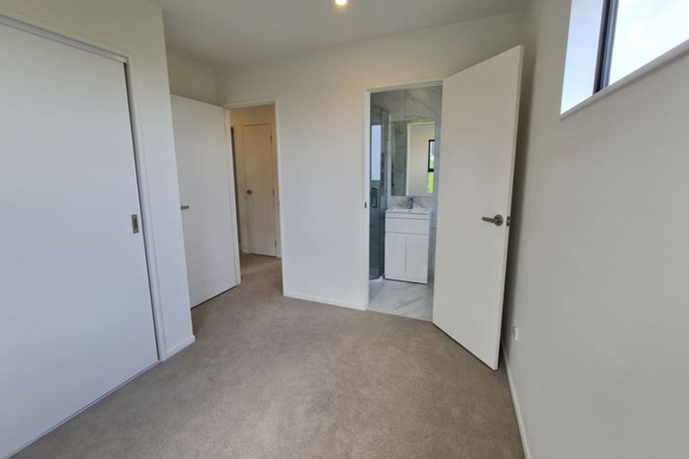 Photo of property in 43b Crestview Rise, Papakura, 2110