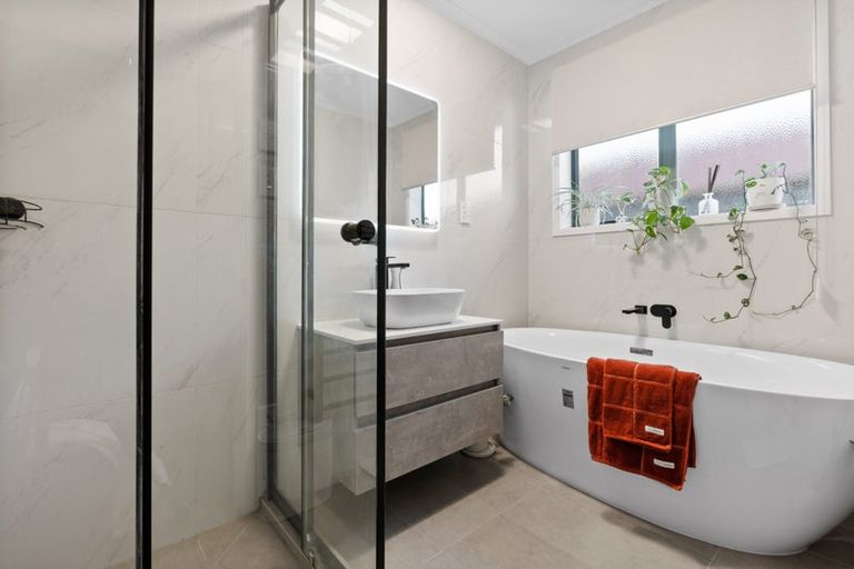 Photo of property in 4 Kumar Place, The Gardens, Auckland, 2105