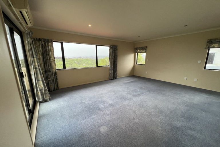 Photo of property in 35 Ruapehu Drive, Fitzherbert, Palmerston North, 4410