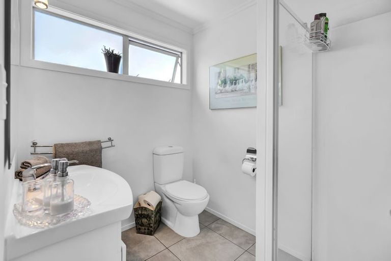 Photo of property in 117 Poplar Grove, Whalers Gate, New Plymouth, 4310