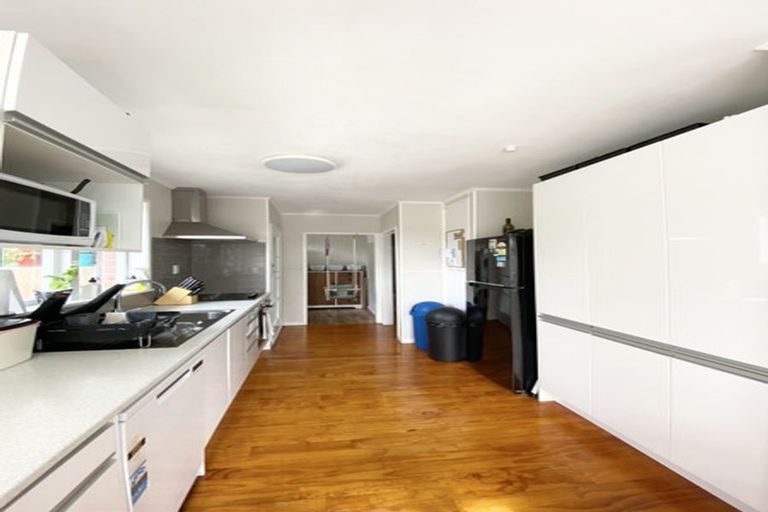 Photo of property in 93 Fairclough Road, Beach Haven, Auckland, 0626