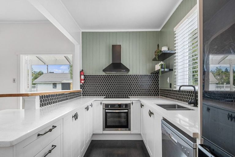 Photo of property in 221 Henderson Valley Road, Henderson, Auckland, 0612