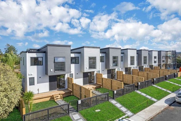 Photo of property in 3/1 Benita Place, Sunnyvale, Auckland, 0612