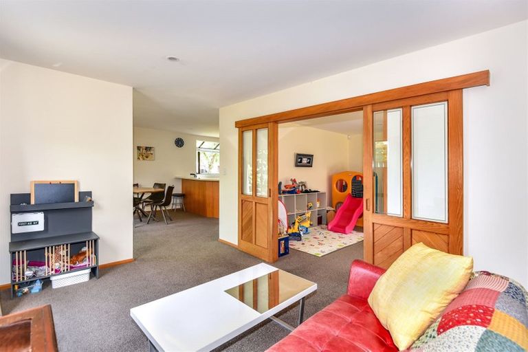 Photo of property in 23 Derenzy Place, Avonhead, Christchurch, 8042