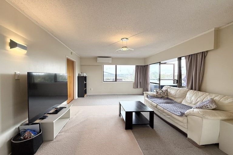 Photo of property in 2/19 Ciprian Place, Henderson, Auckland, 0612