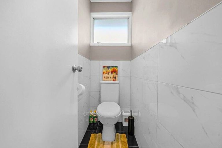 Photo of property in 17 Landow Place, Henderson, Auckland, 0612