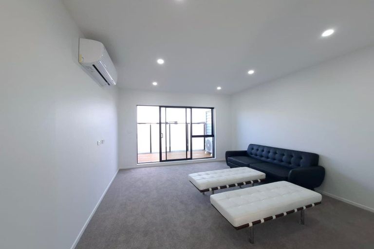 Photo of property in 2b Taratoa Street, Point England, Auckland, 1072