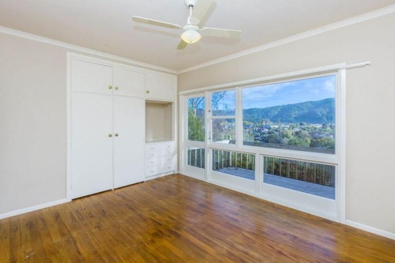 Photo of property in 29 Blue Mountains Road, Silverstream, Upper Hutt, 5019