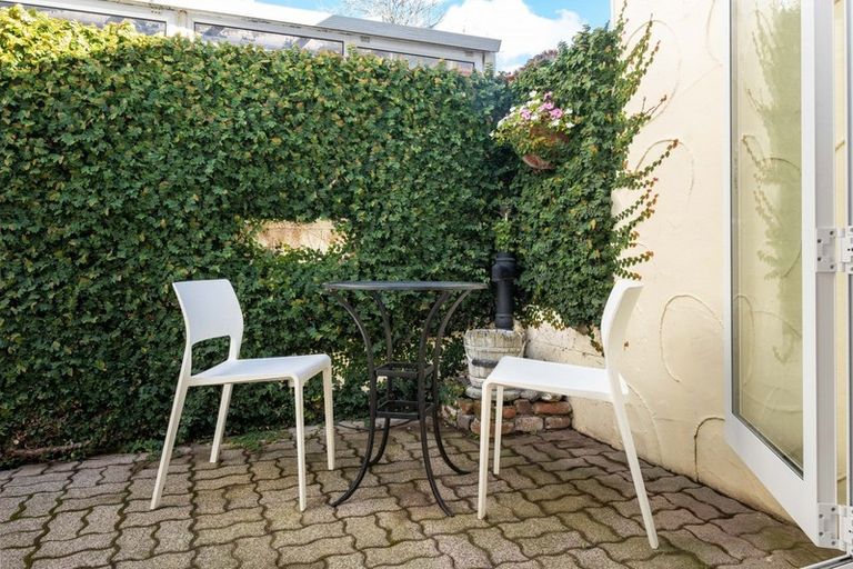 Photo of property in 24 Charles Street, Westshore, Napier, 4110