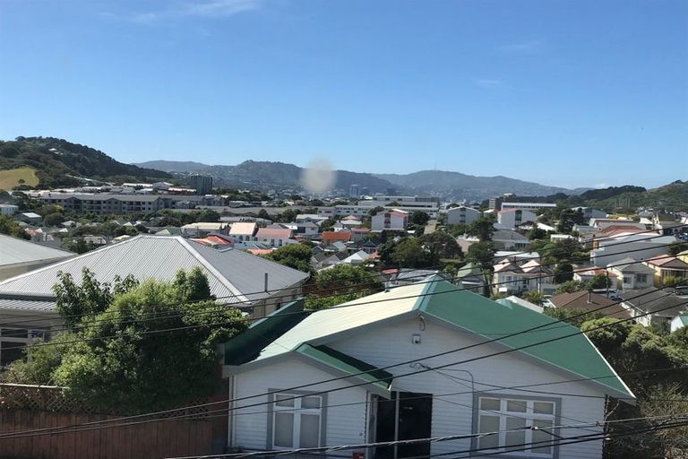 Photo of property in 16 Glendavar Street, Berhampore, Wellington, 6023