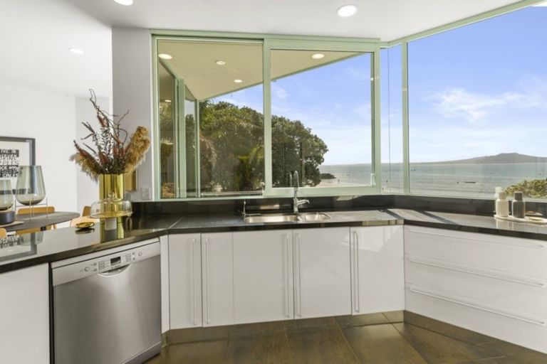 Photo of property in 2/9 The Esplanade, Castor Bay, Auckland, 0620