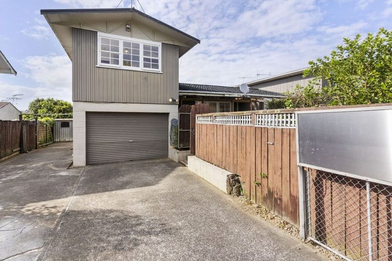 Photo of property in 68a Casuarina Road, Half Moon Bay, Auckland, 2012