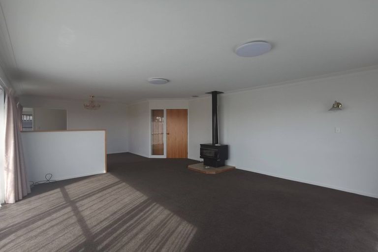 Photo of property in 2 Anure Place, Highland Park, Auckland, 2010
