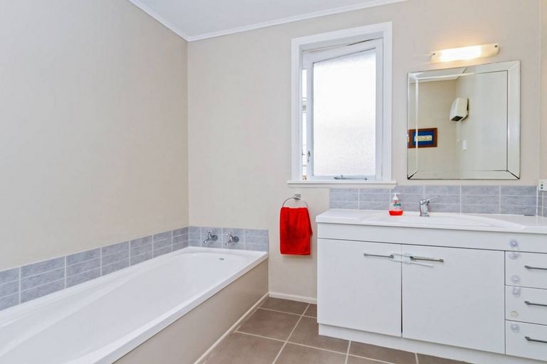Photo of property in 13 Tahi Terrace, Glen Eden, Auckland, 0602