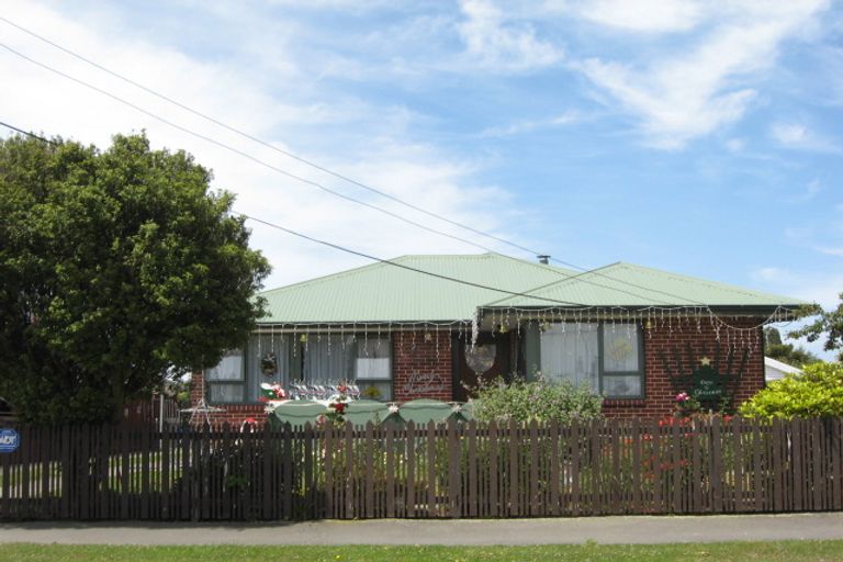 Photo of property in 16 Tenby Place, Avondale, Christchurch, 8061