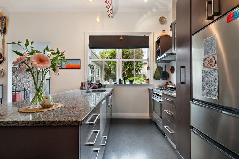 Photo of property in 6 Prince Street, Mount Victoria, Wellington, 6011