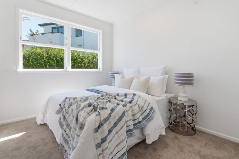 Photo of property in 1/862 East Coast Road, Northcross, Auckland, 0630