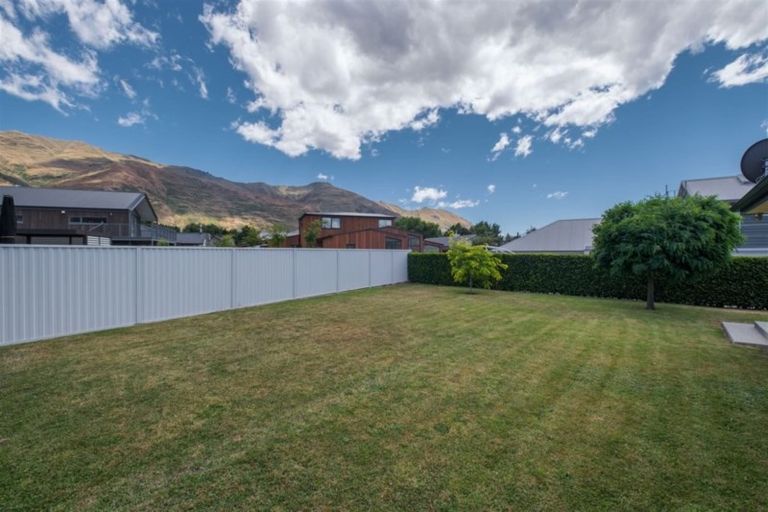 Photo of property in 9 Stonebrook Drive, Wanaka, 9305