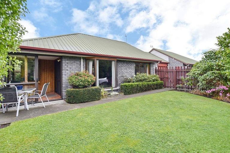 Photo of property in 2/38 Chipping Lane, Redwood, Christchurch, 8051