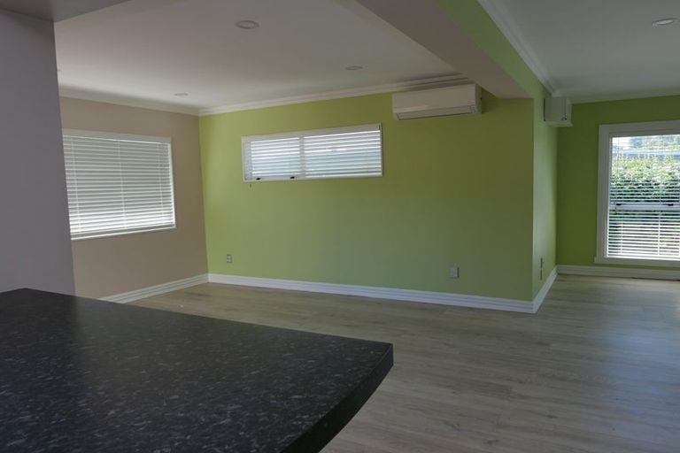 Photo of property in 10 Karu Crescent, Waikanae, 5036