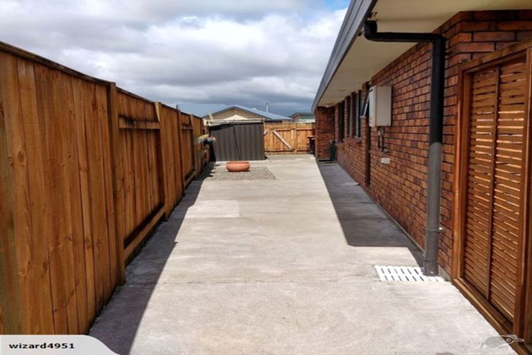 Photo of property in 11 Geneva Terrace, Kelvin Grove, Palmerston North, 4414