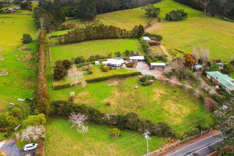 Photo of property in 76 Awa Road, Kumeu, 0891