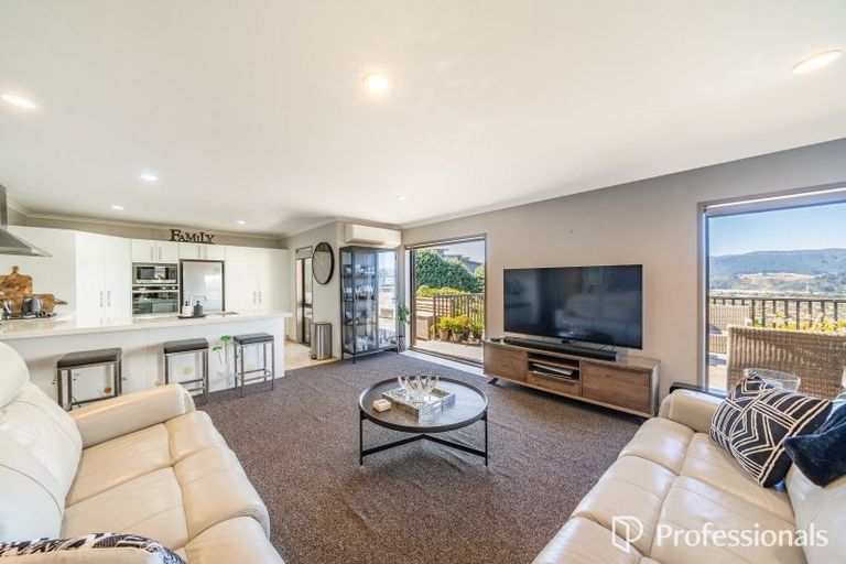 Photo of property in 35 Percy Kinsman Crescent, Riverstone Terraces, Upper Hutt, 5018