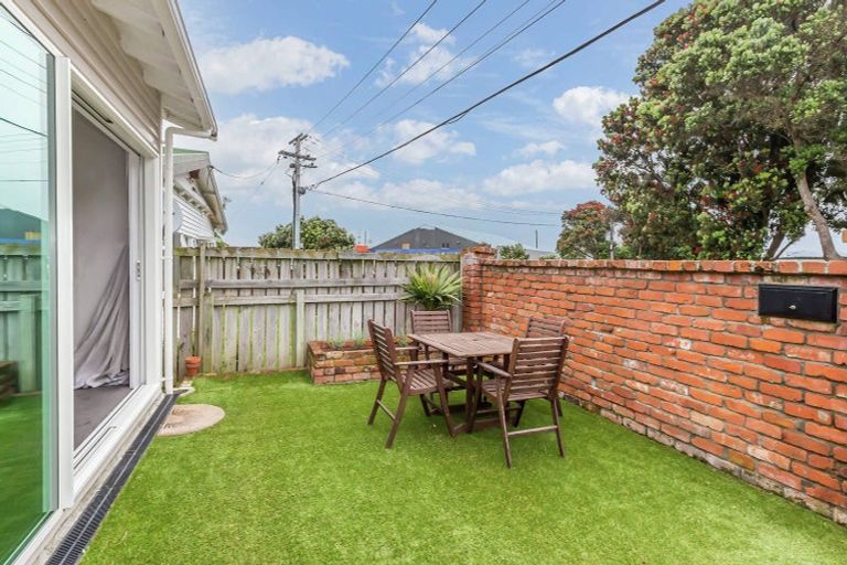 Photo of property in 56 Maupuia Road, Maupuia, Wellington, 6022