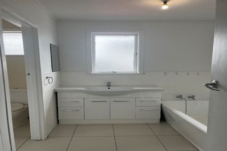 Photo of property in 2 Griffstan Lane, Howick, Auckland, 2010