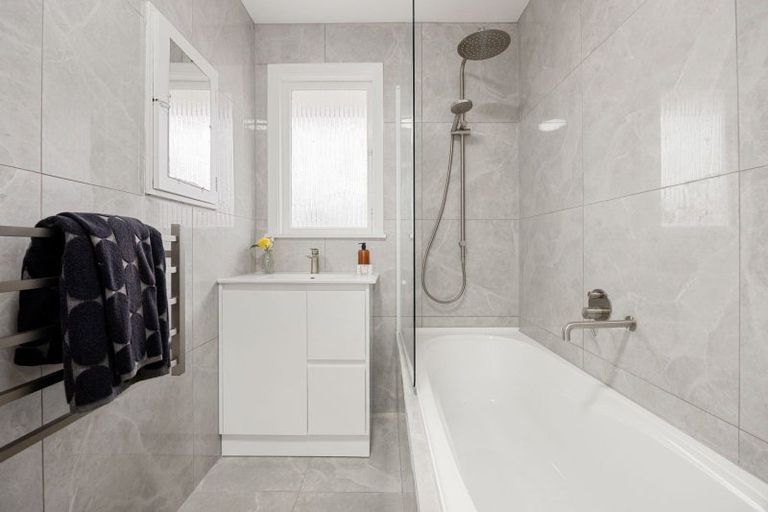 Photo of property in 35 Sandwich Road, St Andrews, Hamilton, 3200