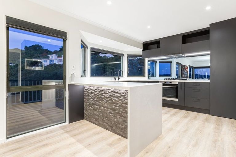 Photo of property in 8 Glengavel Grove, Papakowhai, Porirua, 5024