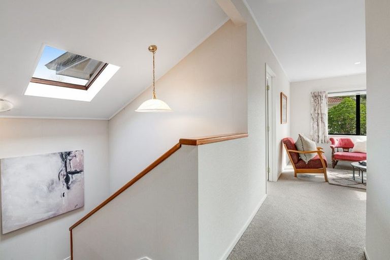 Photo of property in 9 Thornbill Rise, Unsworth Heights, Auckland, 0632