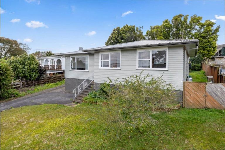 Photo of property in 9 Grimshaw Place, Henderson, Auckland, 0612
