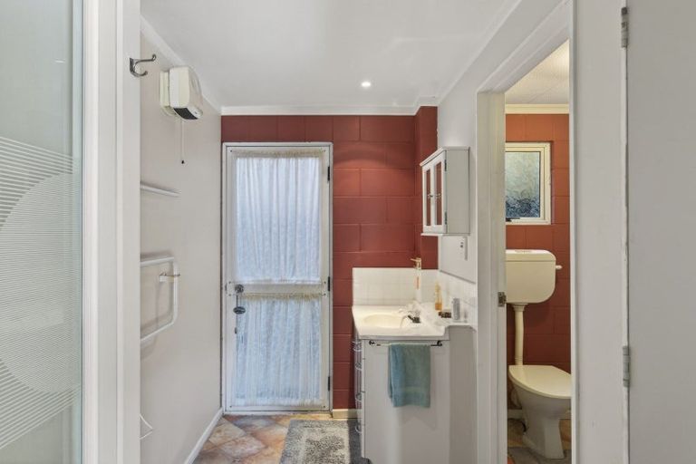 Photo of property in 6a Leatham Avenue, Strandon, New Plymouth, 4312