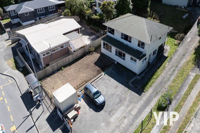 Photo of property in 114a Newlands Road, Newlands, Wellington, 6037