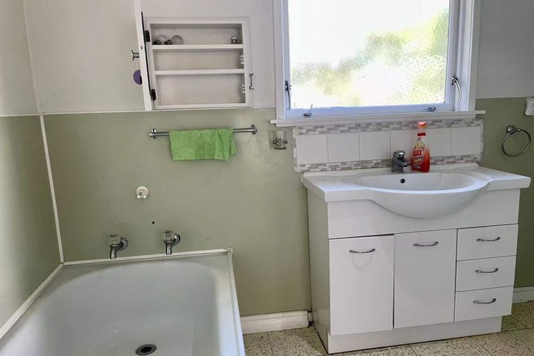 Photo of property in 28 Nutsey Avenue, Northcote, Auckland, 0627