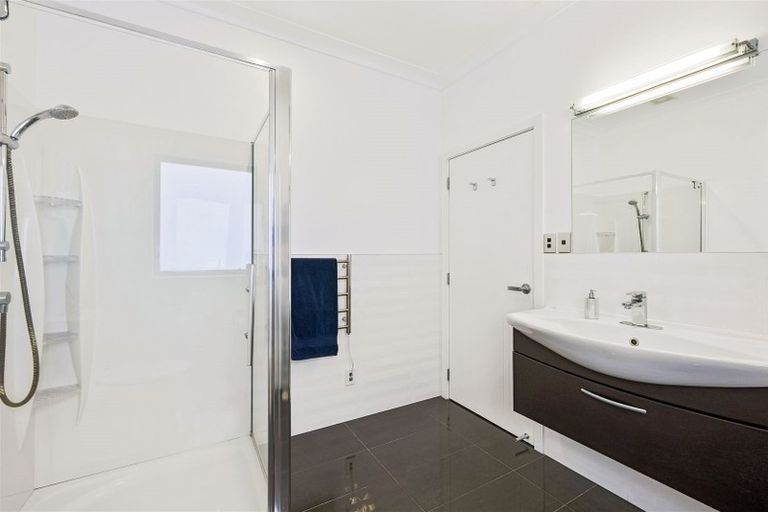 Photo of property in 1 Hollyford Place, Aotea, Porirua, 5024