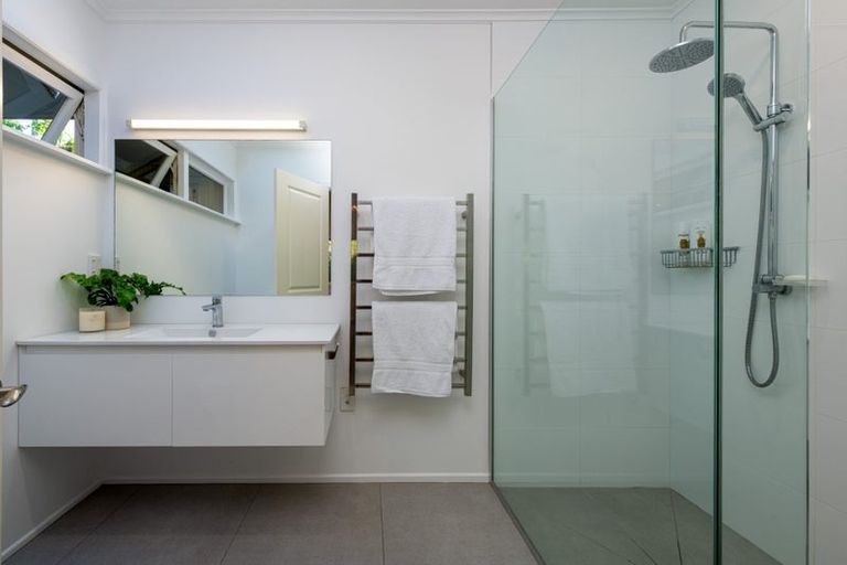 Photo of property in 2/93 Kowhai Road, Mairangi Bay, Auckland, 0630