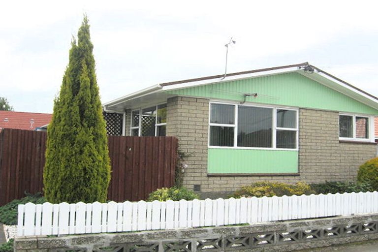 Photo of property in 1/10 Tuckers Road, Redwood, Christchurch, 8051