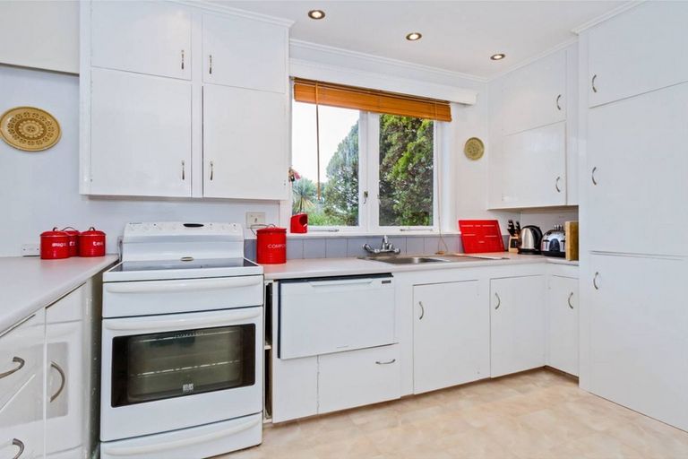 Photo of property in 13 Tahi Terrace, Glen Eden, Auckland, 0602