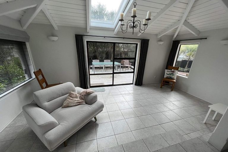 Photo of property in 1/28 Sandown Road, Rothesay Bay, Auckland, 0630