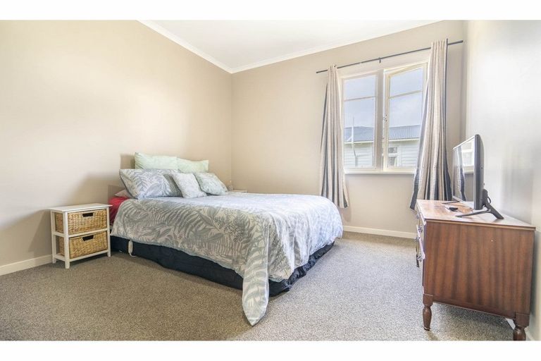 Photo of property in 70 Ferry Road, Edendale, 9825