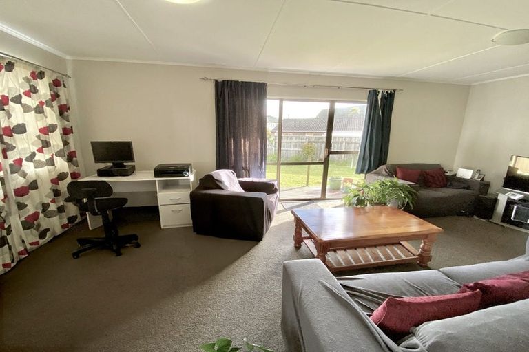Photo of property in 75 Horokiwi Road West, Newlands, Wellington, 6037